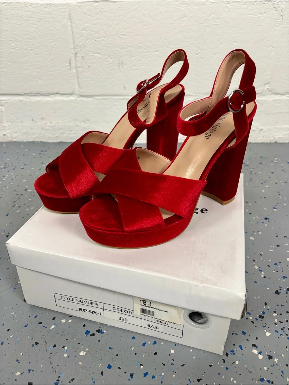 Unique Vintage Red Velvet Platform Heels Strappy Peep Toe NEW IN BOX Size 8